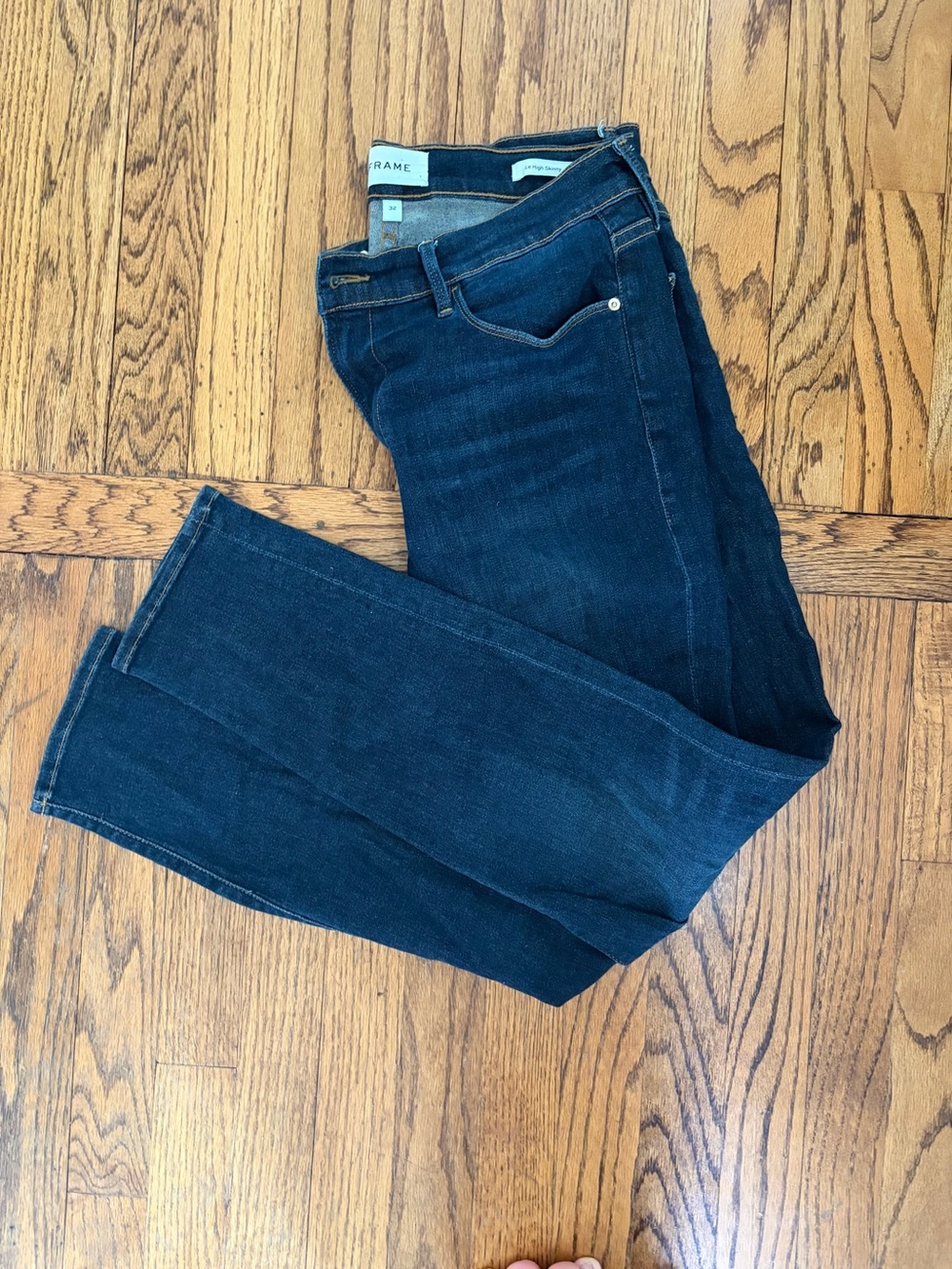 Frame Size 32 Denim Straight Leg skinny Jeans in Deep Indigo